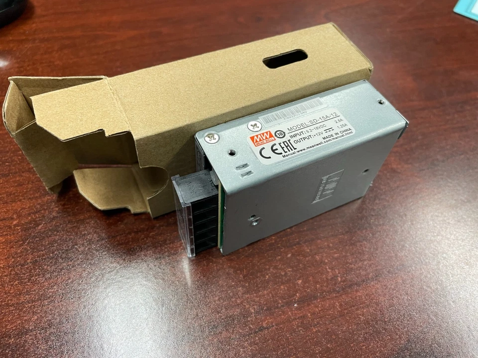 Convertidor cerrado de CC DC Mean Well SD-15A-12 1 salida 12V 1,25A 18V entrada Foto 1 de 2