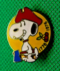 Snoopy Bicentenial Pin 1776-1976 (ski) - Picture 1 of 3