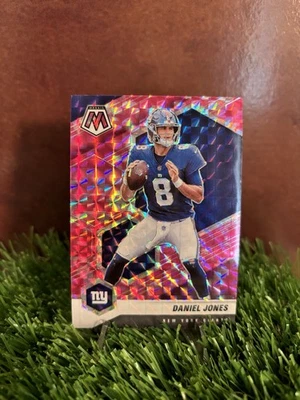 2021 Panini Mosaic Daniel Jones #149 Camo Pink Prizm New York Giants Colts (SP) - Image 1 of 2