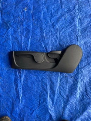 🔆2013 KIA FORTE ПЕРЕДНЕЕ ЛЕВОЕ ВОДИТЕЛЬСКОЕ СИДЕНЬЕ ВНЕШНЯЯ ОТДЕЛКА КРЫШКА ПАНЕЛЬ OEM - Изображение 1 из 4