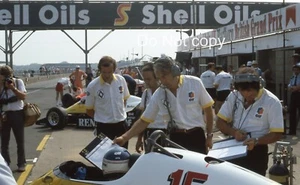 ALAIN PROST LARROUSSE RENAULT RE40 F1 1983 BRITISH GP 35MM SLIDE PHOTOGRAPH - Picture 1 of 2