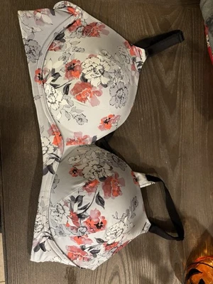 Sujetador para mujer Torrid Curvy rosa con floral talla 42D usado en excelente estado Foto 1 de 4