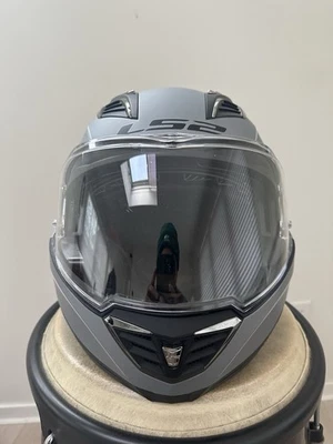 Casco buje LS2 FF900 Valiant II nuevo en caja tamaño mediano gris Foto 1 de 4