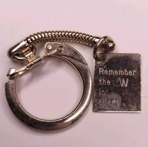 Vintage 60er Jahre Wrangler Remember the W is Silent Jeans Schlüsselanhänger Charm Western Cowgirl - Bild 1 von 3