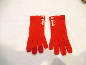 Red knit gloves with white flowers, c. 1950s - Picture 1 of 6