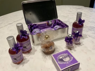 Important lot de flacons de parfum et savons violette de Toulouse Berdoues - Photo 1/4