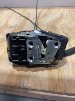 Nissan Versa 2007 2008 2009 2010 pestillo puerta delantera derecha Rh - OEM: 80500EL01B Foto 1 de 2