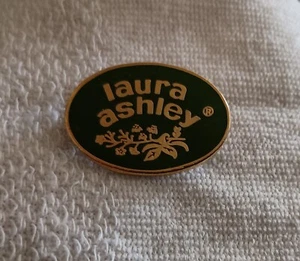 Laura Ashley Vintage Brombeer Pin Gratis S/H - Bild 1 von 1