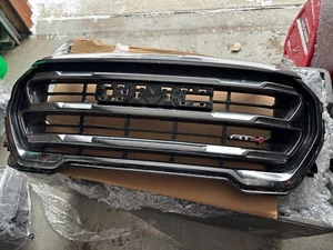 Conjunto de parrilla GMC Terrain AT4 2022-2024 85590302 OEM - Imagen 1 de 5