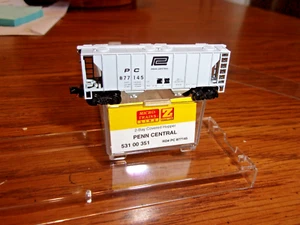 ZMicro-trains c 531 00 351 New Z-scale Penn Central Hopper #877145 - Picture 1 of 2