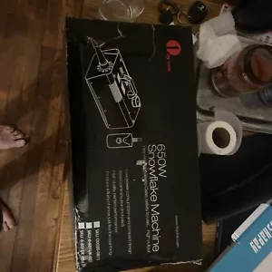 1 By One 650w Snowflake Machine. (New Open Box Item) FAST FREE SHIPPING. - Picture 1 of 4