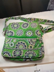 Borsa a tracolla Vera Bradley cupcakes verde messenger 12" L x 11" W 2" D - Foto 1 di 11