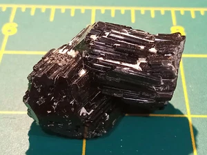 SPEKTAKULÄR! Spray Wachstum schwarzer Turmalin terminiert zwei geschnittene Kristalle - Bild 1 von 11