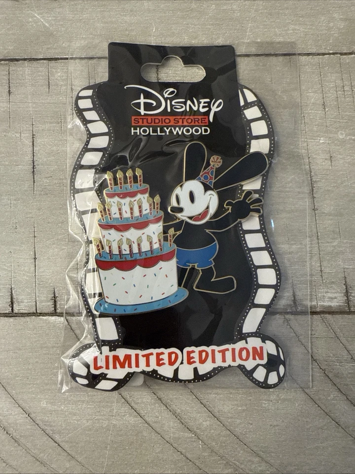 Prendedor Disney DSSH Oswald Lucky Rabbit 90 cumpleaños pastel lanzamiento sorpresa LE200 Foto 1 de 1
