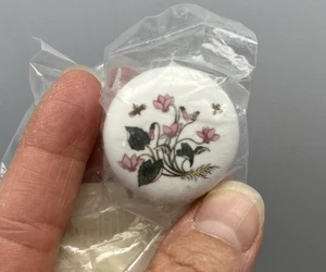 Vintage Botanische Blumen Schmetterlinge Bienen Porzellan Schublade Schrank Knöpfe 9 Stck. - Bild 1 von 3