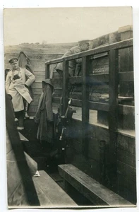 Foto AK 1.Weltkrieg,stark ausgebauter Schützengraben,deutsche Soldaten 1915 - Picture 1 of 2