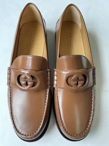 Gucci mocassino penny medaglione ad incastro GG in pelle marrone taglia 11,5 G, US 12 $ 850 - Foto 1 di 11