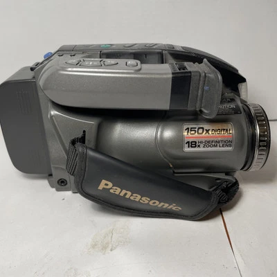 Panasonic PV-L650D Palmsight 4” LCD Screen Analog Camcorder Palmcorder (Read) - Image 1 of 4