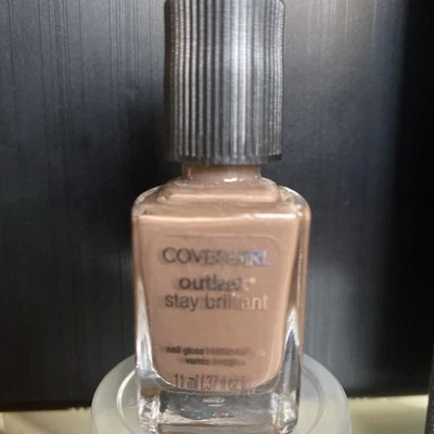 ESMALTE DE UÑAS COVERGIRL OUTLAST STAY BRILLANTE 220 ALMENDRA TOSTADA  Foto 1 de 4