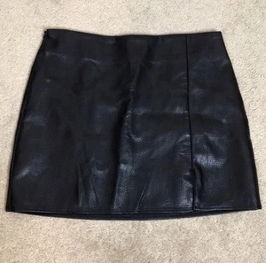 NWT Old Navy Women’s Vegan Faux Leather Black Leg Slit Mini Skirt Sz L - Picture 1 of 9