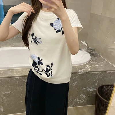 Thom Browne Men/womens Flower Decor Sleeveless Casual Vest - Image 1 of 4