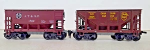 HO Scale Roundhouse 2-Pack 2-Bay Hoppers CP & AT&SF Assembled Horn Hook Couplers - Picture 1 of 7