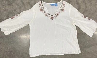 Camisa Koret Mujer Extra Grande Blanca Fluida Cuello en V Blusa Floral Bordada Foto 1 de 4