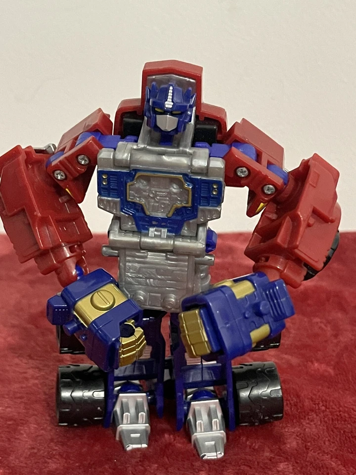 2003 Hasbro Transformers Armada Deluxe Optimus Prime - Image 1 of 1