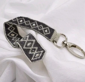 Schlüsselanhänger Schwarz Silber Breit Handmade Perlen Unikat Accessoires - Bild 1 von 5