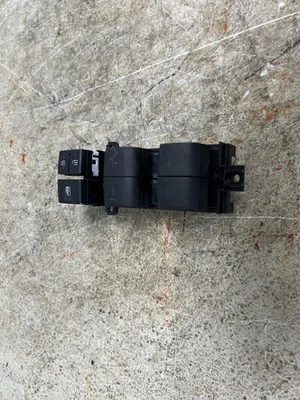Interruptor de ventana principal Toyota Highlander 2021 puerta del conductor OEM ID 840400E130 Foto 1 de 4