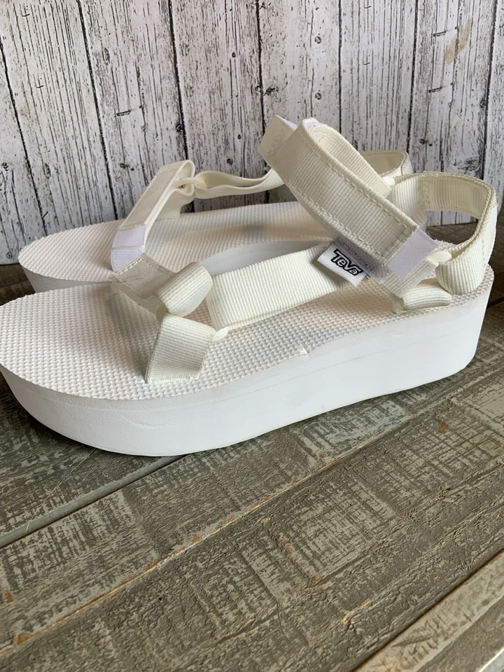 Sandalias Teva para mujer talla 8 plataforma plana universales blancas brillantes correas Foto 1 de 4