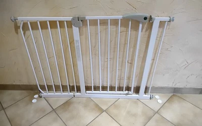 Treppengitter oder Türschutzgitter 75-116 cm ohne Bohren Auto-Close von ib style - Bild 1 von 4