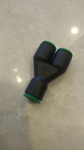 Legris Union Y Connector 3/8" - Picture 1 of 3