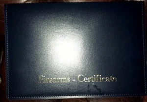 SOPORTE DE CERTIFICADO DE ARMAS DE FUEGO AZUL PU DE ALTA CALIDAD - BLOQUEADO DORADO - Imagen 1 de 3