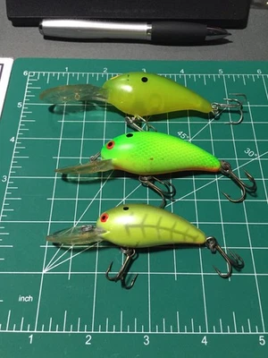LOTE DE 3 CRANKBAITS, BOMBER 6A Y 7A COLAS DE TORNILLO Y NORMAN DEEP LITTLE N Foto 1 de 4