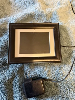 Pandigital 5.5 In Photo Frame With 1GB Storage - Image 1 of 4