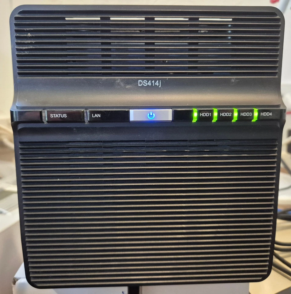 Synology DS414j disk station - 4 x 4TB WD RED HDD's included - image 1 of 4