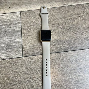 Apple Watch Series 1 Smartwatch Gray Strap 8GB 38mm 1.5" Display Aluminum Case - Picture 1 of 7