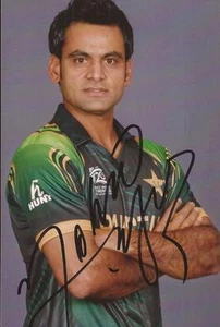 PAKISTÁN: FOTO RETRATO FIRMADA POR MOHAMMAD HAFEEZ 6x4 TWENTY20 + CERTIFICADO DE AUTENTICIDAD - Imagen 1 de 1
