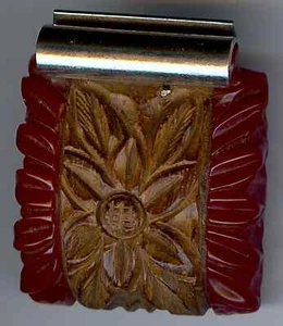 VINTAGE DEEP CARVED RED BAKELITE AND CARVED WOOD FLOWER DRESS CLIP - Picture 1 of 2