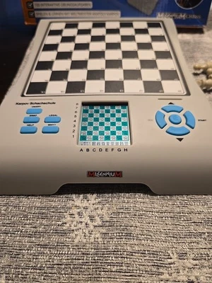 Tablero de ajedrez electrónico ChessGenius Millennium 2000 GmbH usado probado y funciona Foto 1 de 4