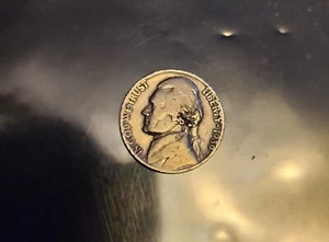 1939 Jefferson Nickel Philadelphia no mint mark five cent coin - Picture 1 of 3