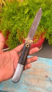 Antico coltello grande 11,5'' in ferro con manico in corno ottone chiusura posteriore arco tasca pieghevole - Foto 1 di 11