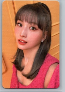 TWICE- MOMO BETWEEN 1&2 OFFICIAL ALBUM MESSAGE PHOTOCARD (US SELLER) - Picture 1 of 2