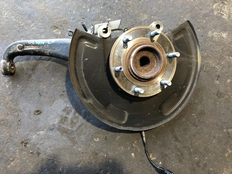 Nissan Armada 2004-2023 conductor husillo delantero izquierdo nudillo OEM Foto 1 de 4