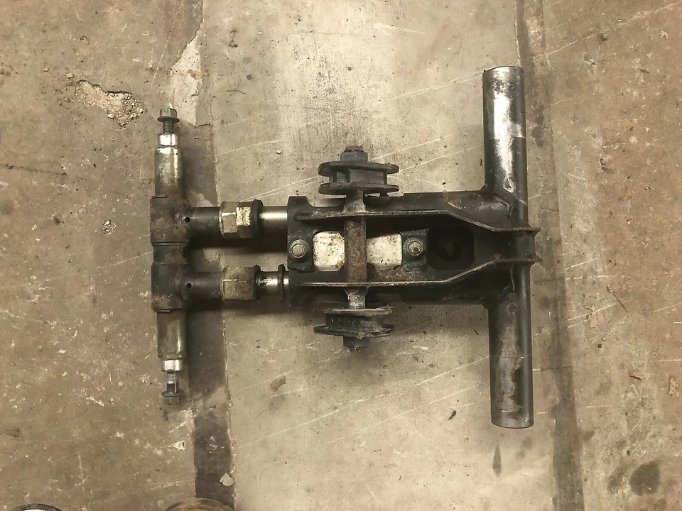 Brazo pivote par trasero Yamaha Venture Lite FX Nytro 06 07 08 09 10 11 12 13 14-18 Foto 1 de 4