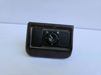 2000 - 2001 Infiniti I30 Mirror control w/ Bezel - Image 1 of 3