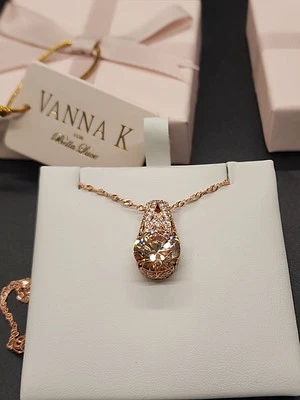 Colgante Vanna K Champagne y Circonita cúbica blanca enchapado en oro rosa de 18 k .925 con cadena de 18" JTV Foto 1 de 4