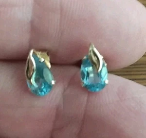 10k Yellow Gold  & Blue Topaz  Pear Cut Pierced Earrings  0.8 Grams  - Picture 1 of 5