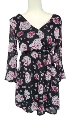 Vestido New Look Negro Rosa Flores Mangas Campana Talla Pequeña Foto 1 de 4